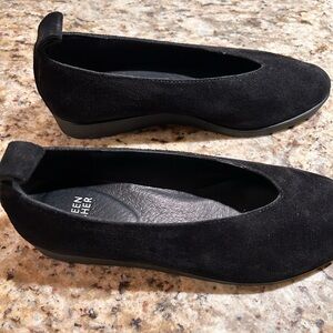 Eileen Fisher black suede  Humor sz.7.5 slip on shoes